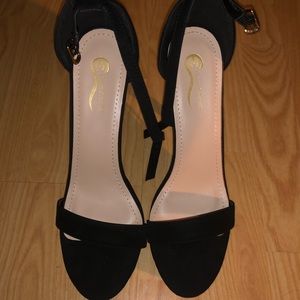 five inch black heels from forever 21